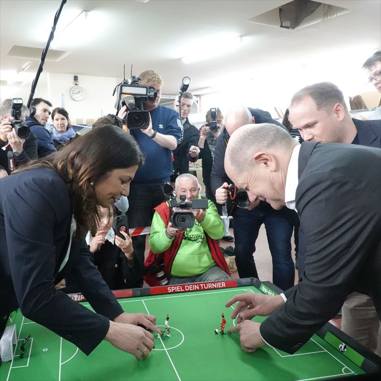 Scholz bei Tipp-Kick