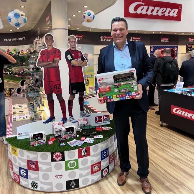 Carrera gewinnt ToyAward 2025 mit dem „RC Fußball Set – Modell Bundesliga“