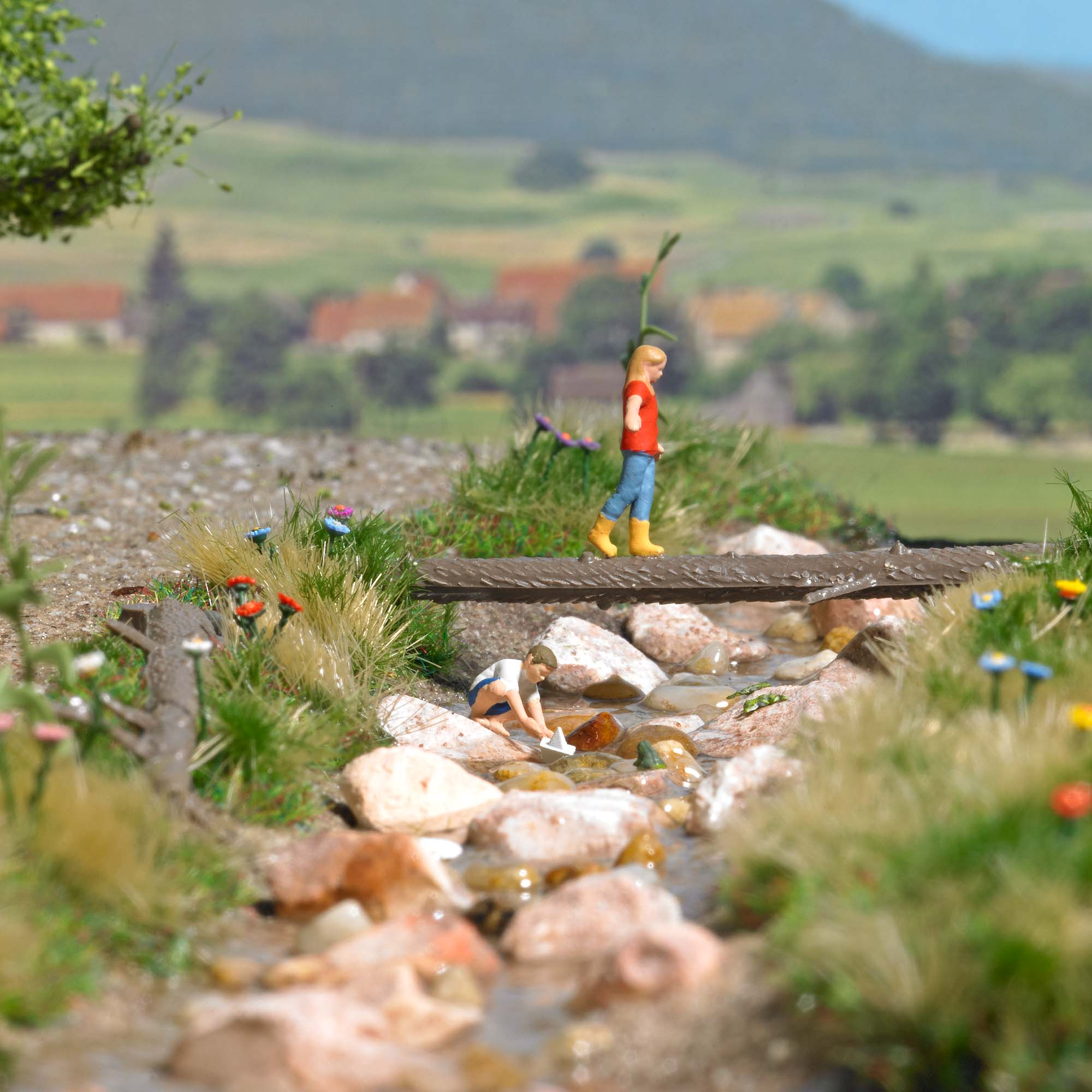 Modellbahn-Neuheiten 2025: Bewegung in TT und lebendige Szenen in H0!