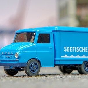 Sogar auf den Stapelkästen prangt das Seefische-Logo