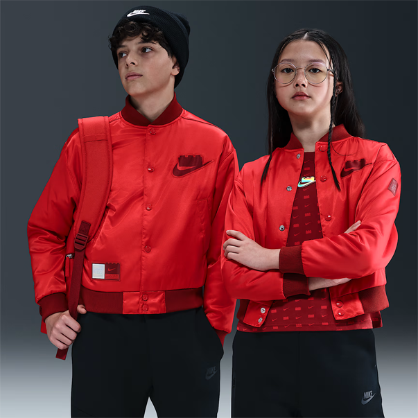 Die LEGO Gruppe und Nike präsentieren zwei neue Sets sowie eine Apparel- und Footwear-Kollektion