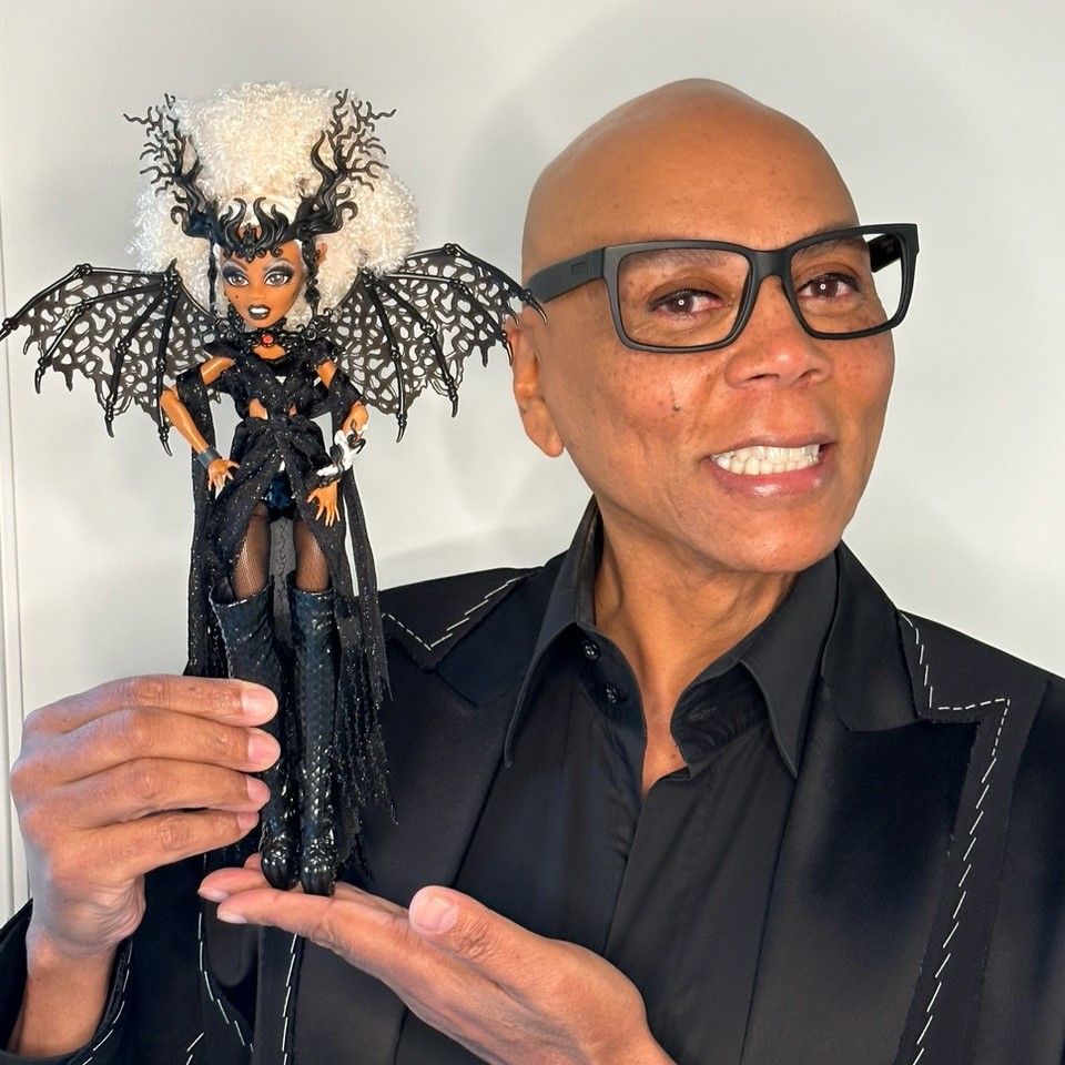 Monster High präsentiert in Zusammenarbeit mit der Popkultur-Ikone RuPaul die beeindruckende „RuPaul Drachenkönigin“