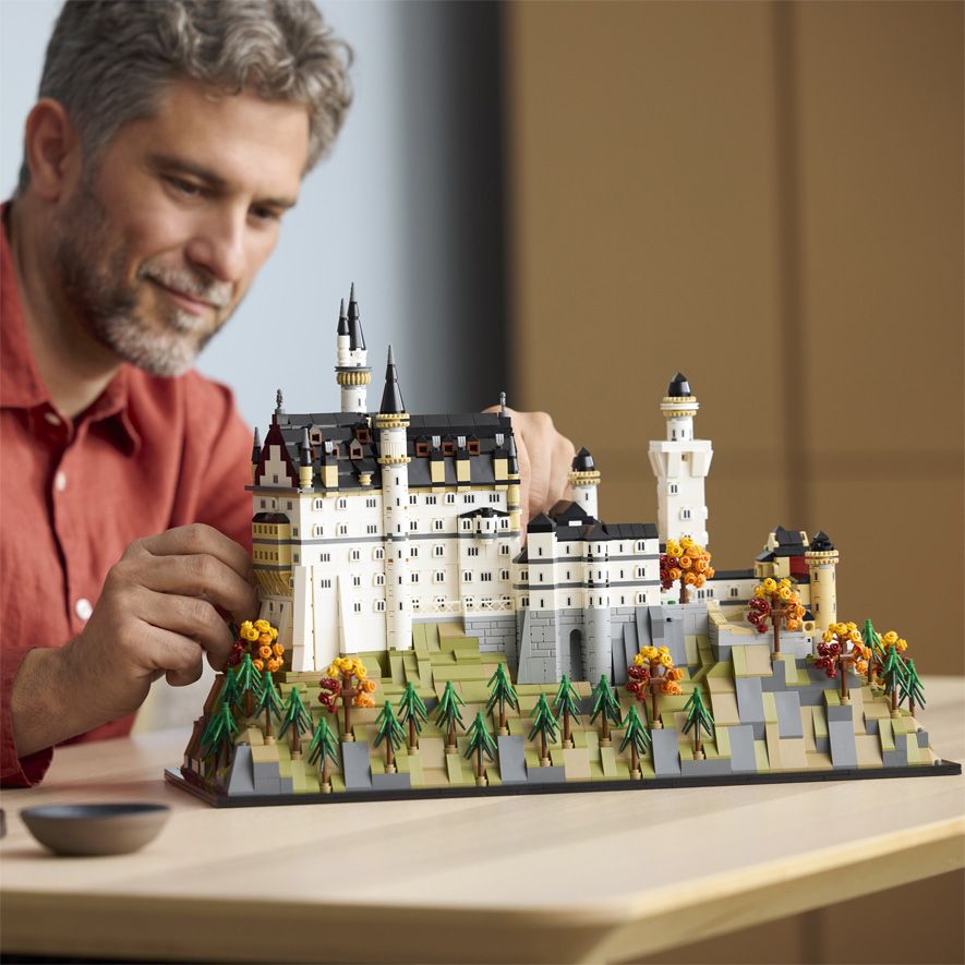 Die LEGO Gruppe präsentiert das Schloss Neuschwanstein, ein Stück Geschichte zum Selberbauen