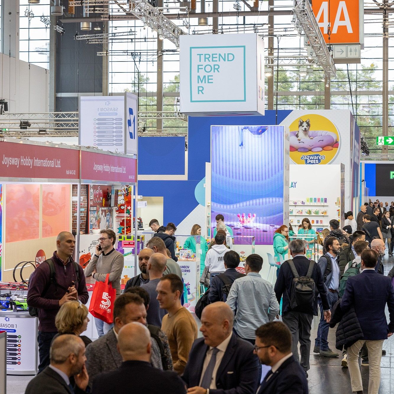 Spielwarenmesse 2025 - Neue Anreisemöglichkeiten mit Bus, Bahn und Flugzeug